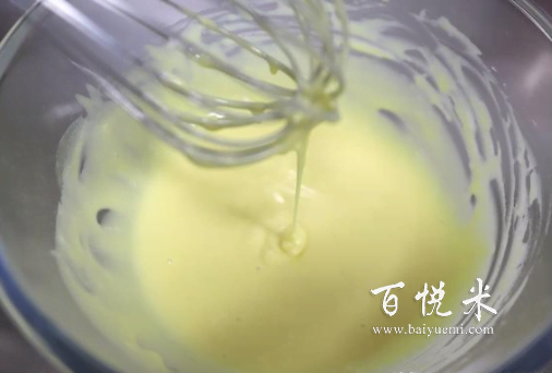 千秋紋鳳梨醬夾心蛋糕，松軟香甜比買的好吃實惠，5個雞蛋就能烤一大盤蛋糕